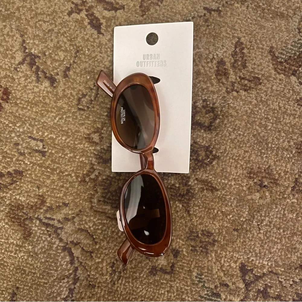 Sunglasses - Picture 3 of 5